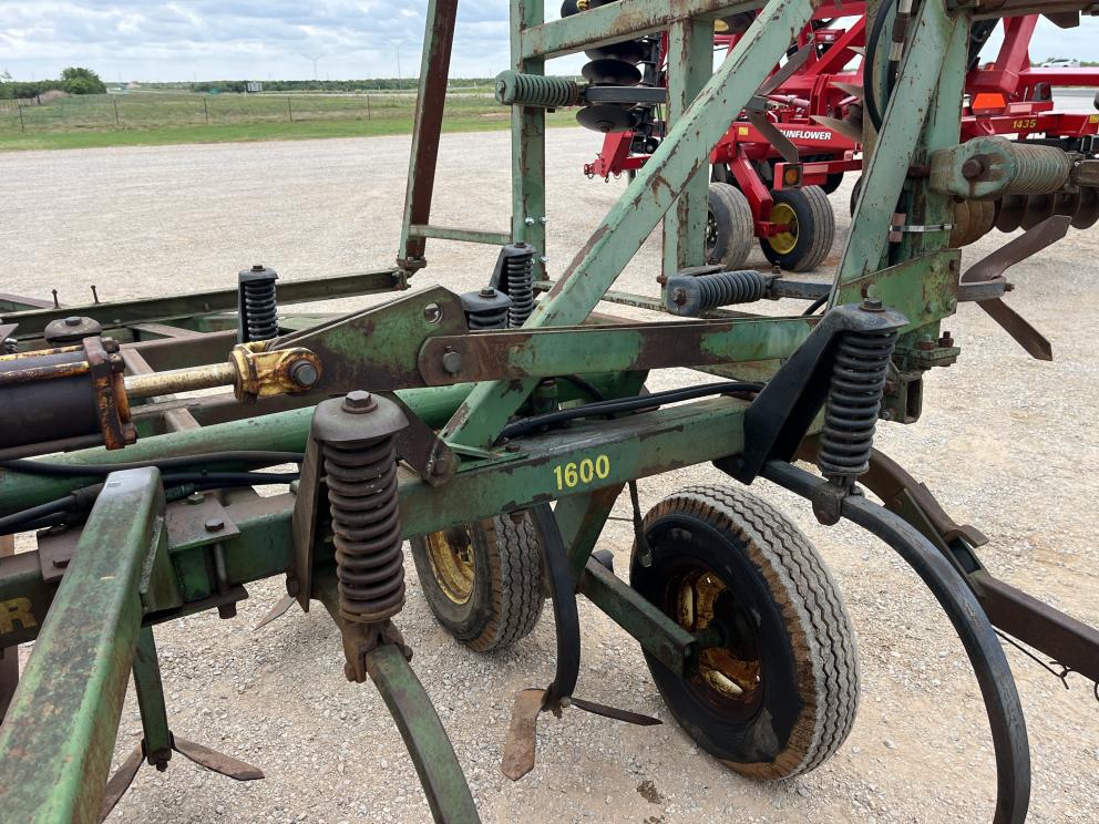 Image for John Deere 1600