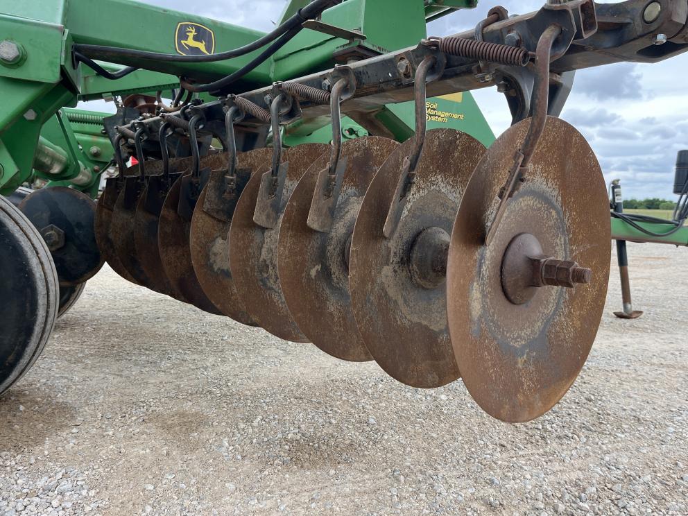 Image for 2008 John Deere 637
