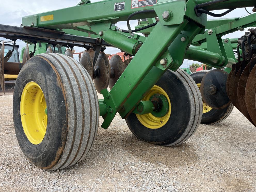 Image for 2008 John Deere 637