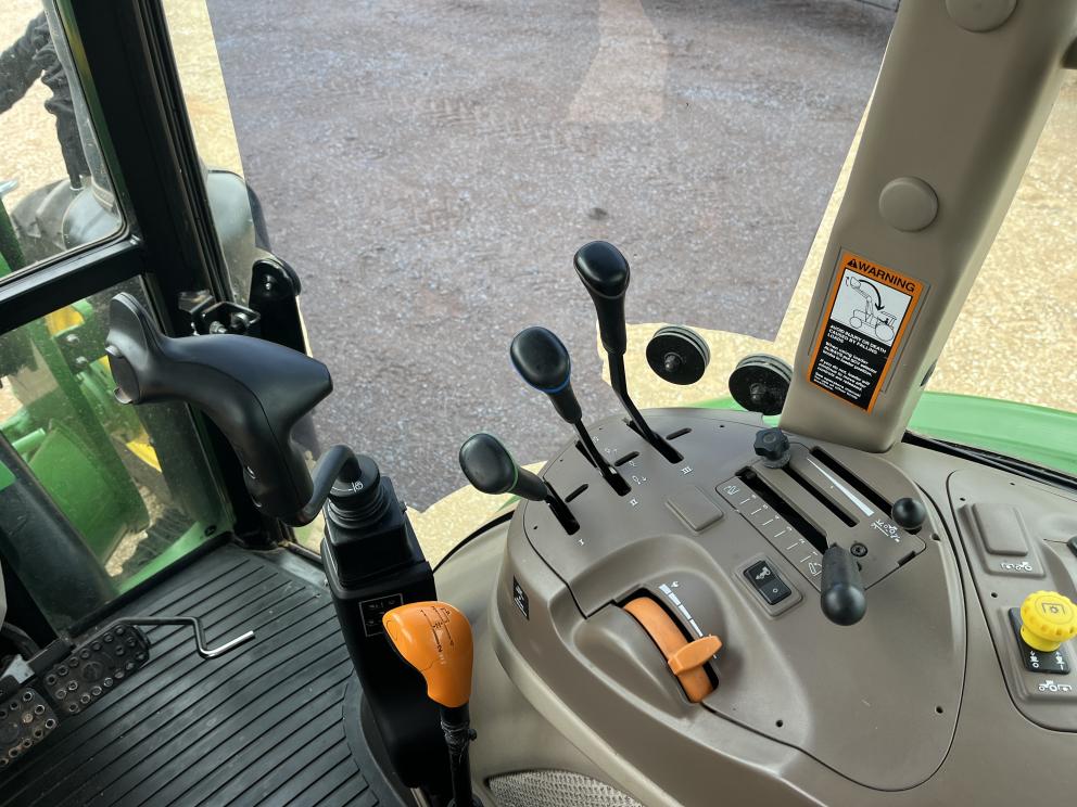 Image for 2022 John Deere 5100E