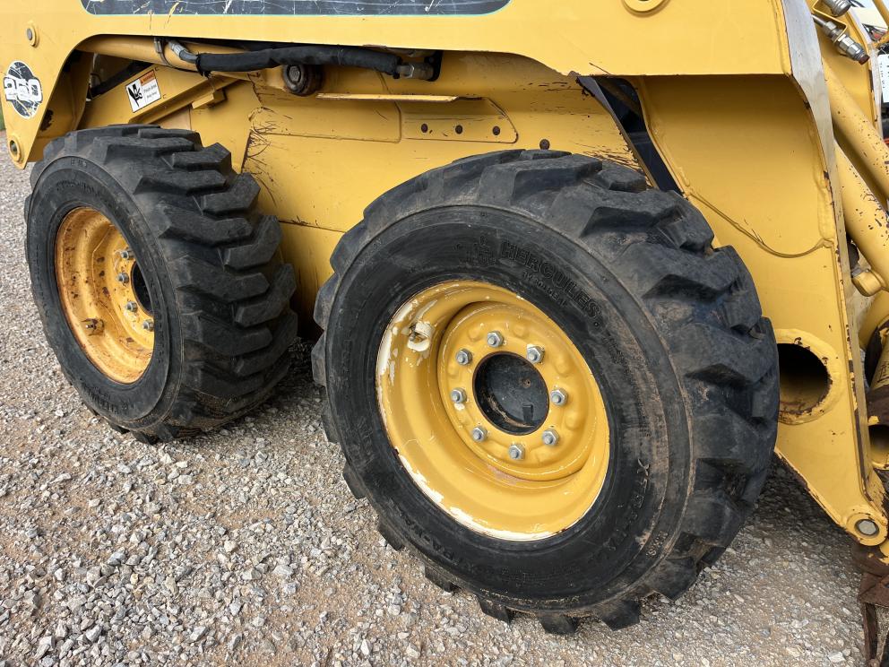Image for 1999 Deere 250