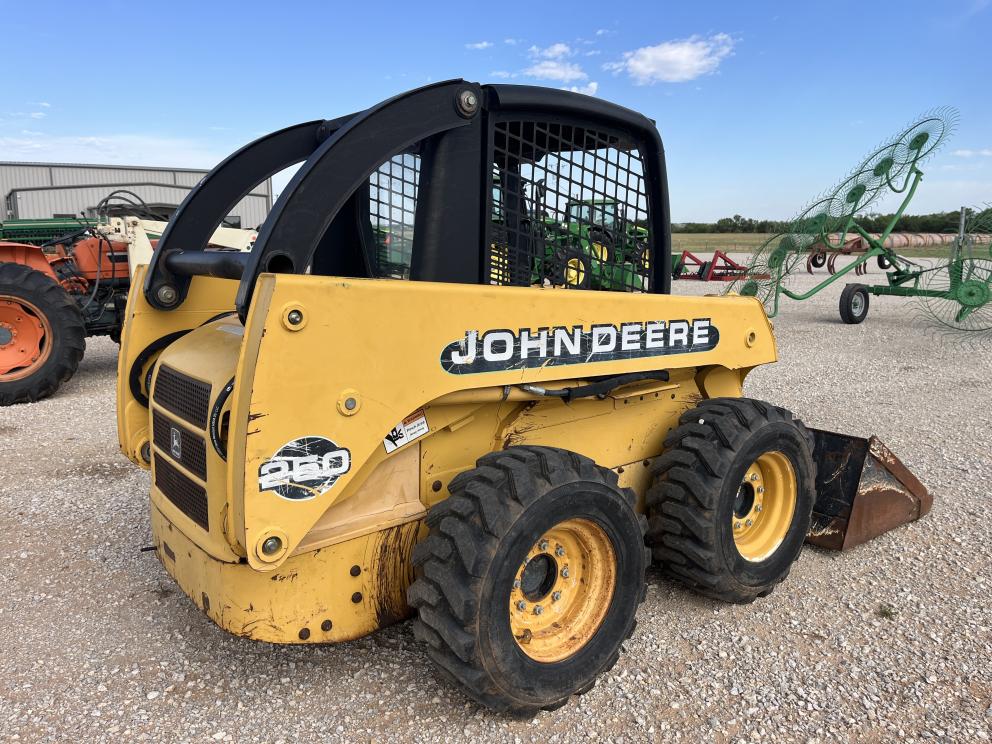 Image for 1999 Deere 250