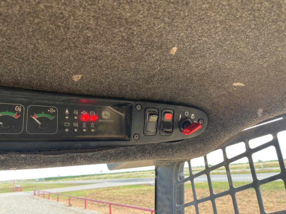 Image for 1999 Deere 250