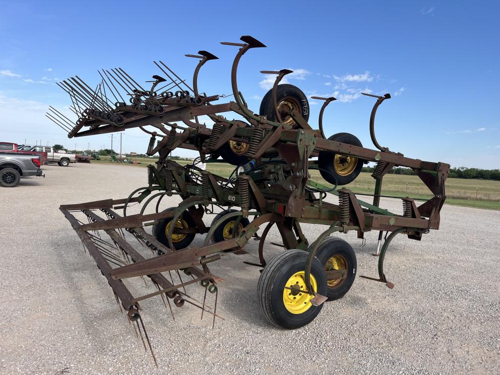 Image for 1988 John Deere 610
