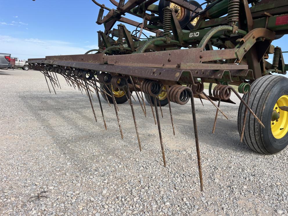 Image for 1988 John Deere 610