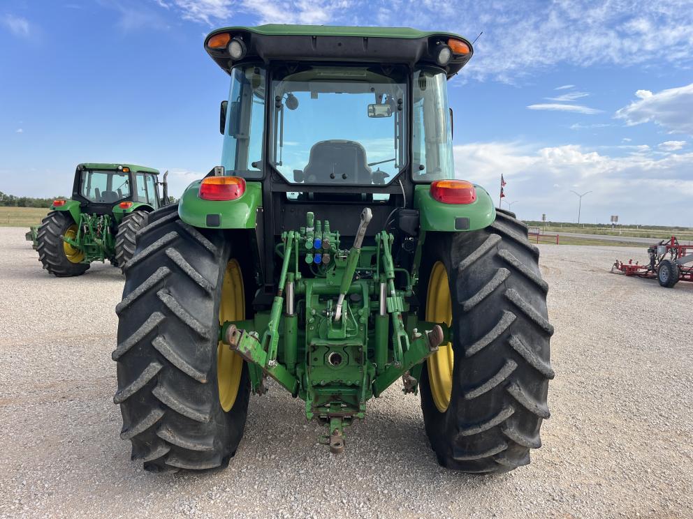 Image for 2017 John Deere 6120E