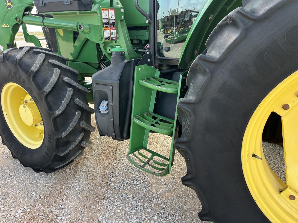 Image for 2017 John Deere 6120E