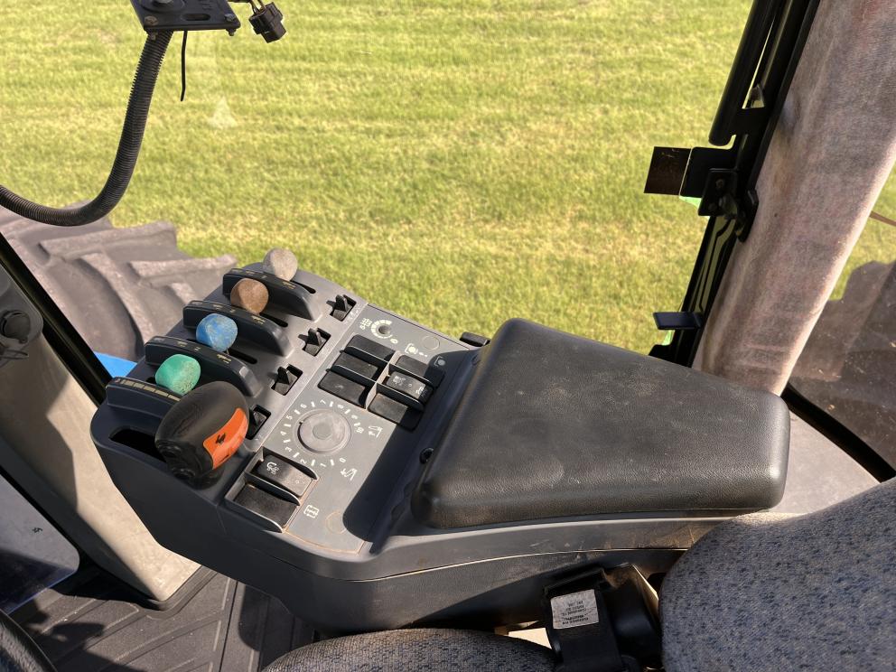 Image for 2007 New Holland T9040
