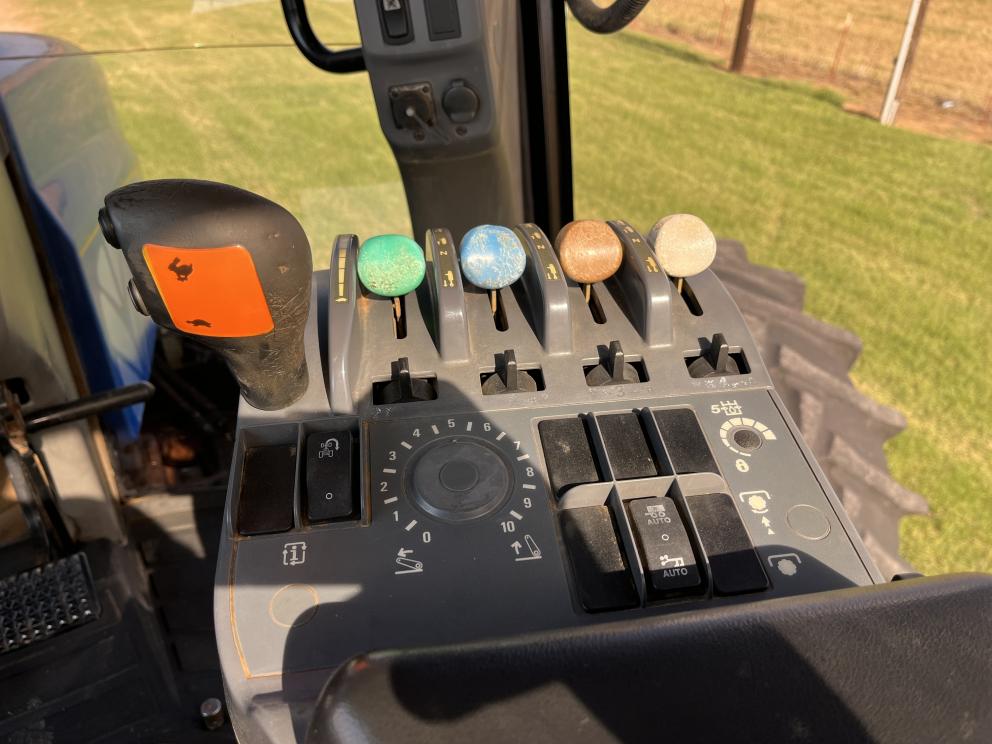 Image for 2007 New Holland T9040