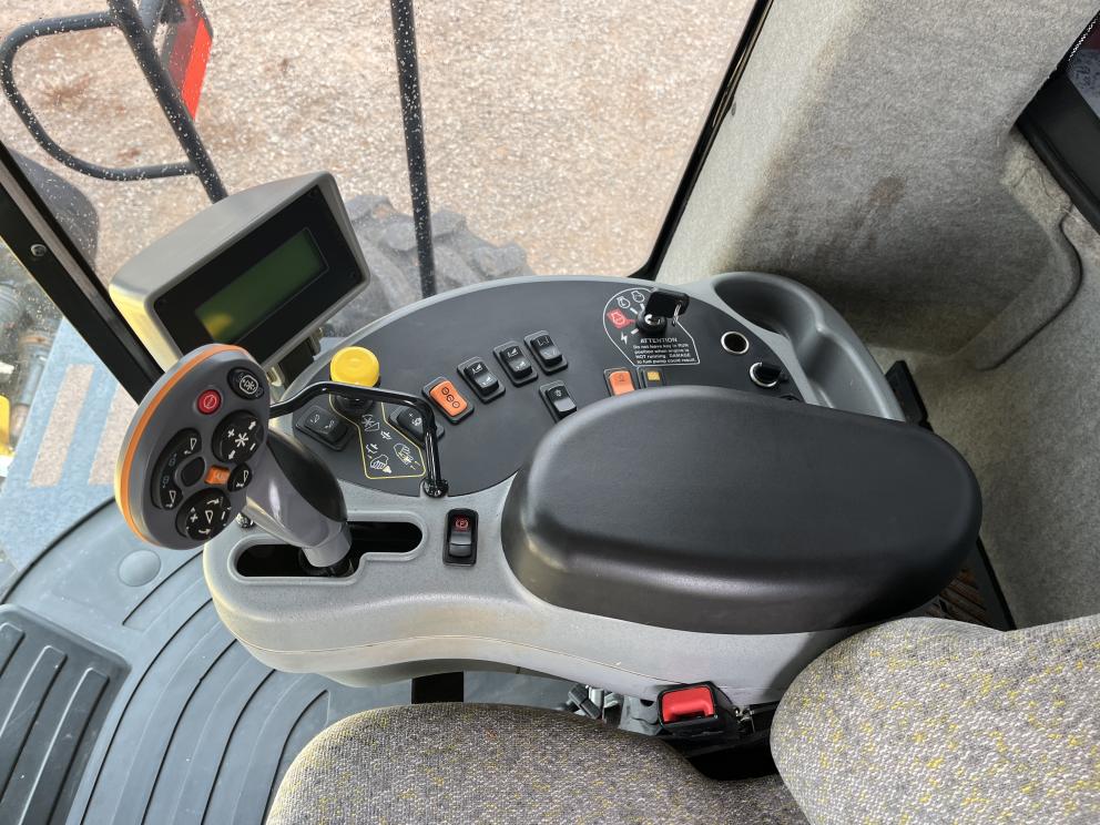 Image for 2019 New Holland Speedrower 220