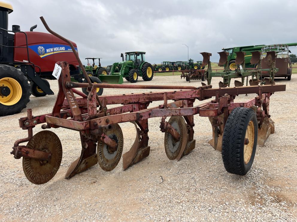 Image for Massey Ferguson 82
