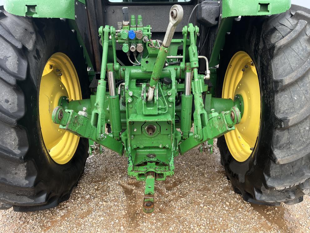 Image for 2017 John Deere 6120E