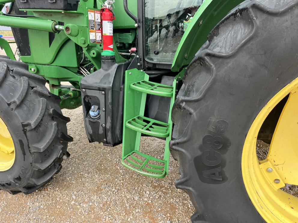 Image for 2017 John Deere 6120E