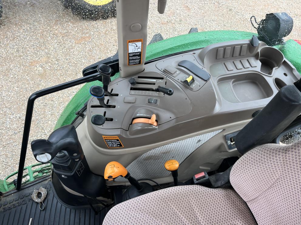 Image for 2017 John Deere 6120E
