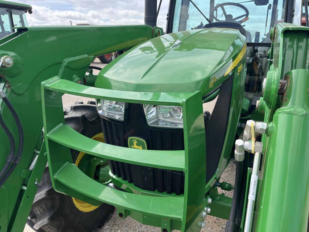 Image for 2022 John Deere 5115M