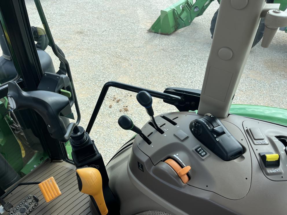 Image for 2022 John Deere 5115M