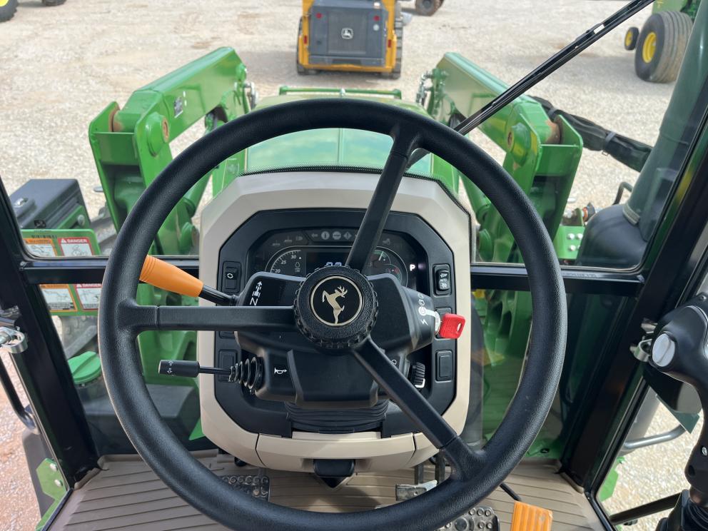 Image for 2022 John Deere 5115M