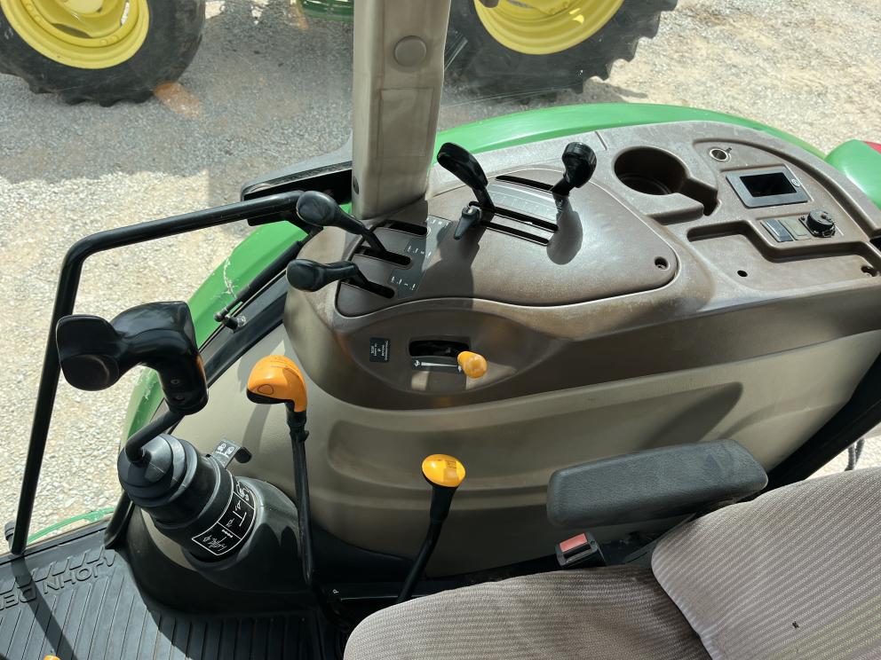 Image for 2006 John Deere 5425