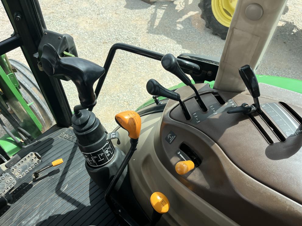 Image for 2006 John Deere 5425
