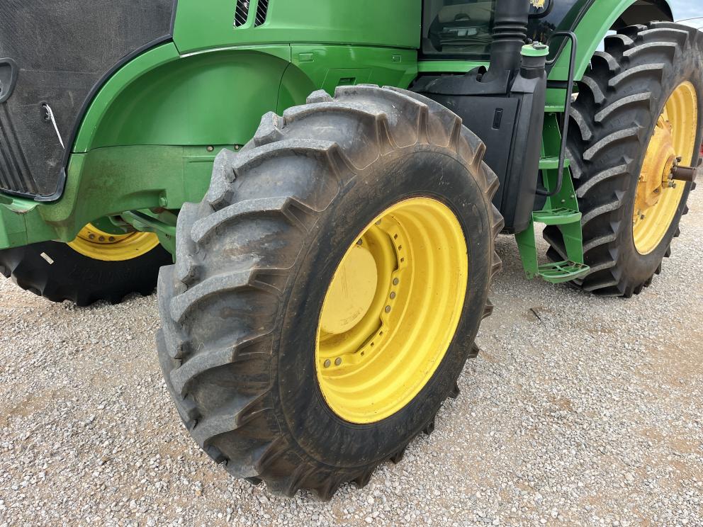 Image for 2012 John Deere 7200R