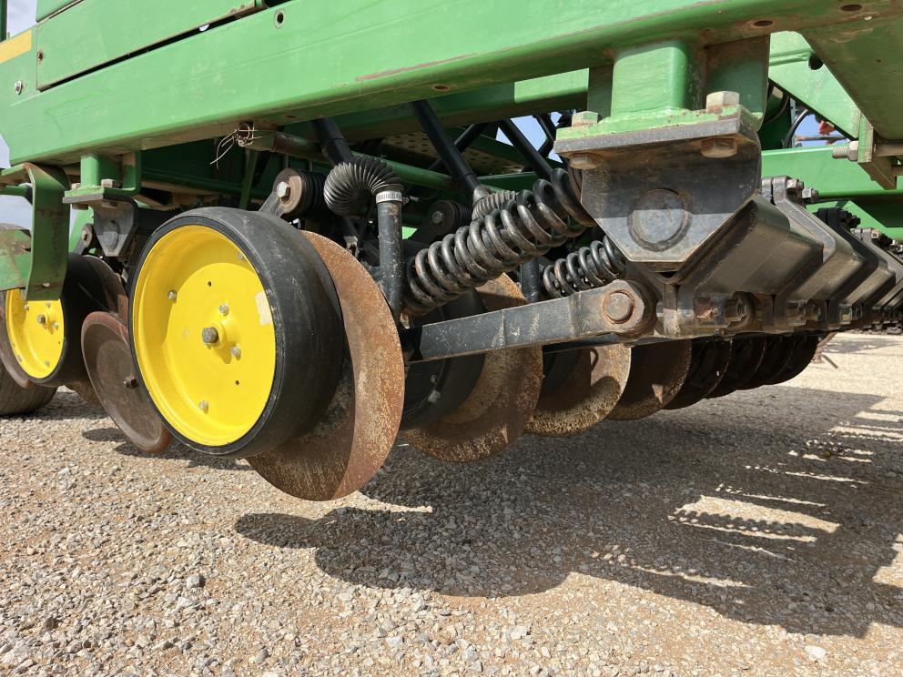 Image for 1998 John Deere 1560