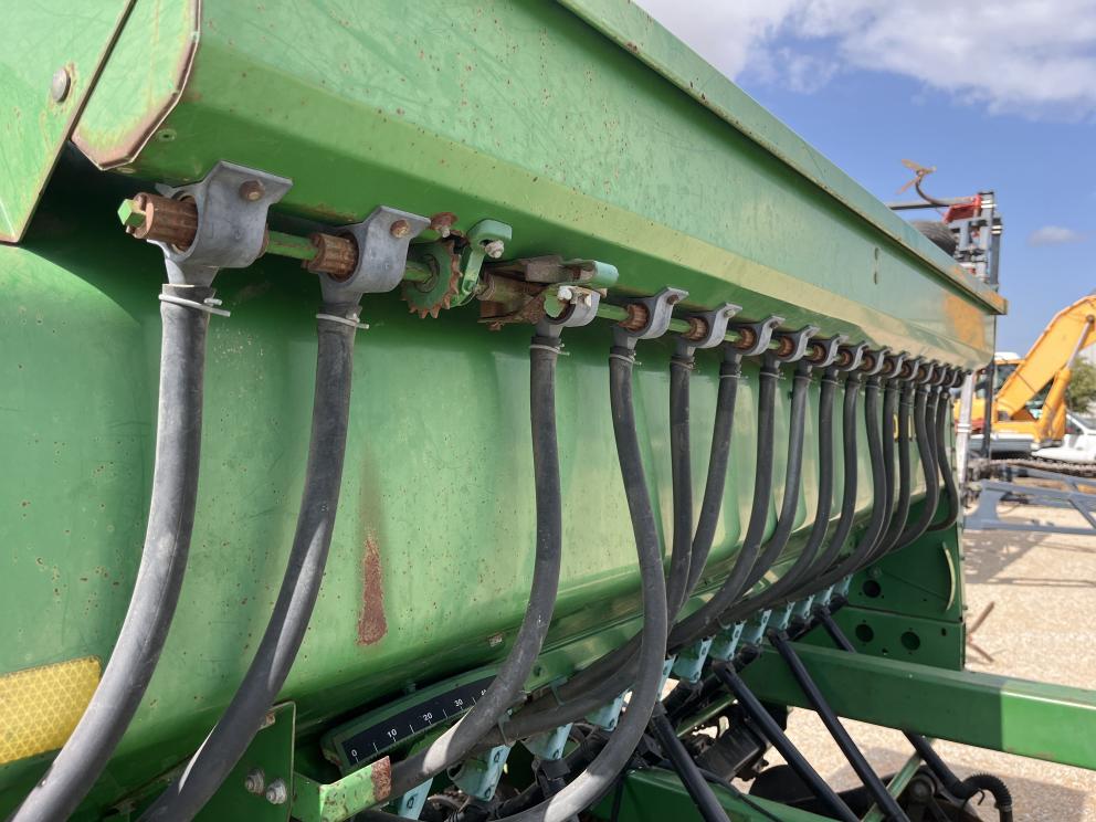 Image for 1998 John Deere 1560