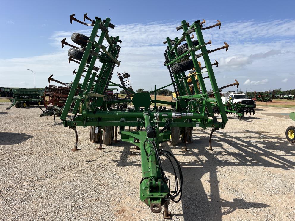 Image for 2013 John Deere 2210