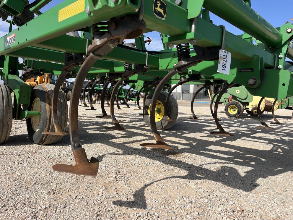 Image for 2013 John Deere 2210
