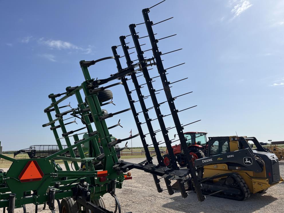 Image for 2013 John Deere 2210