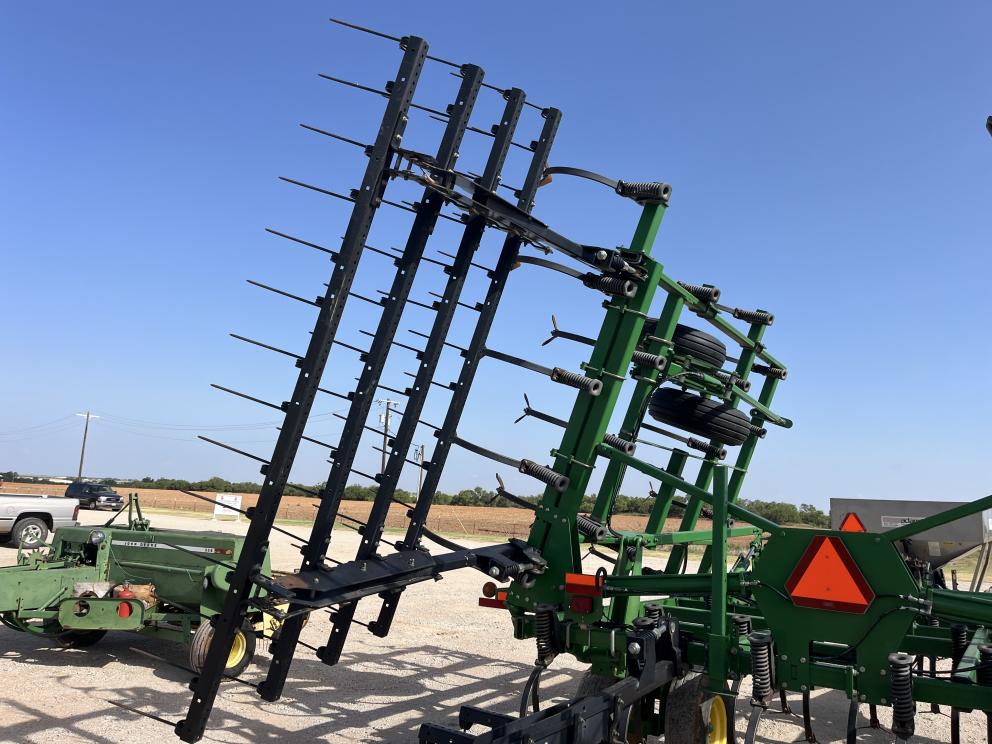 Image for 2013 John Deere 2210