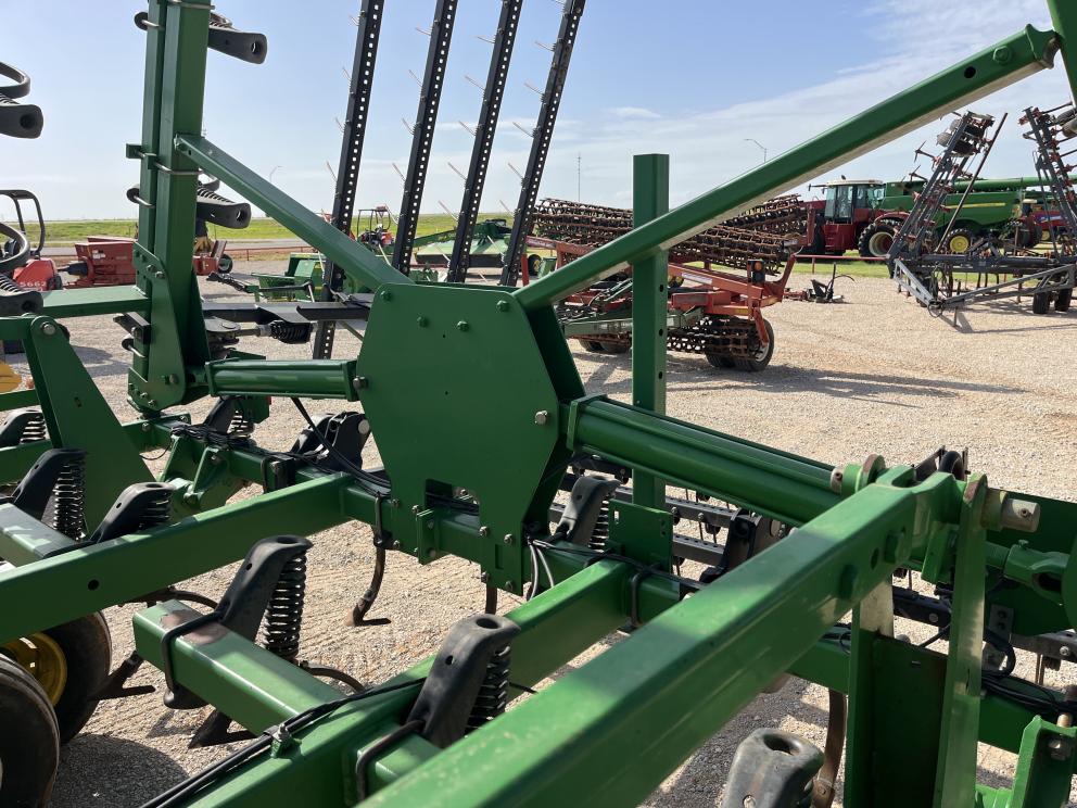 Image for 2013 John Deere 2210