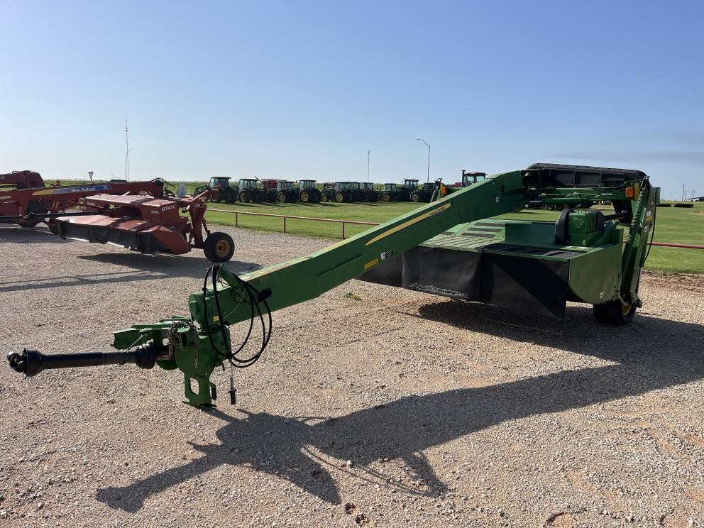 Image for 2016 John Deere 835