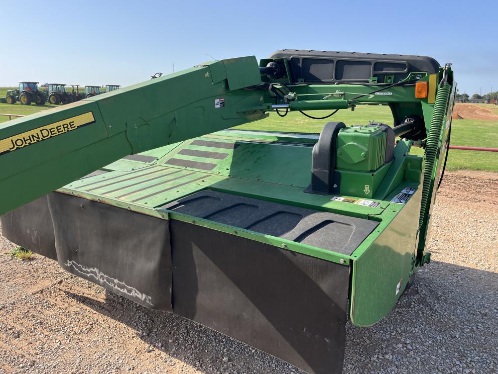 Image for 2016 John Deere 835