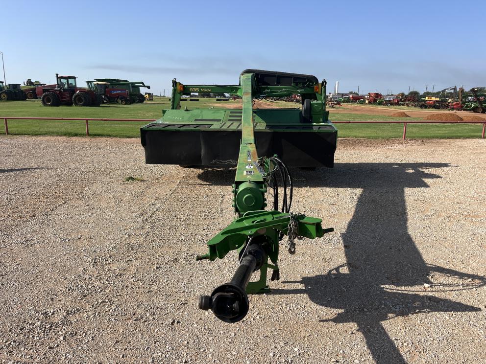 Image for 2016 John Deere 835
