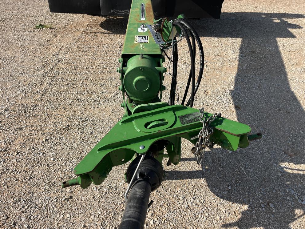 Image for 2016 John Deere 835