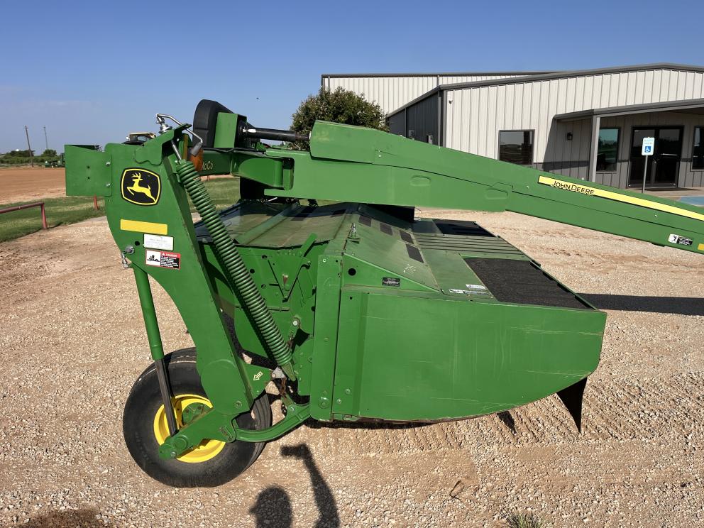 Image for 2016 John Deere 835
