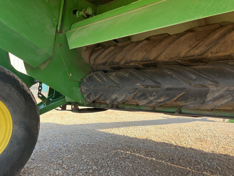 Image for 2016 John Deere 835