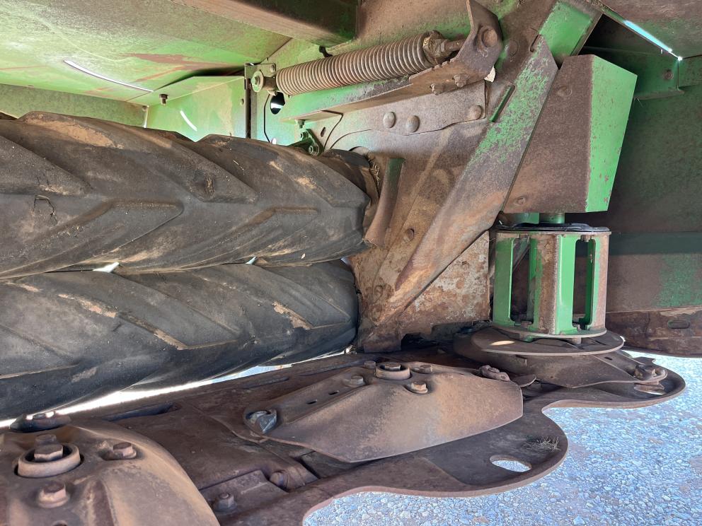 Image for 2012 John Deere 835