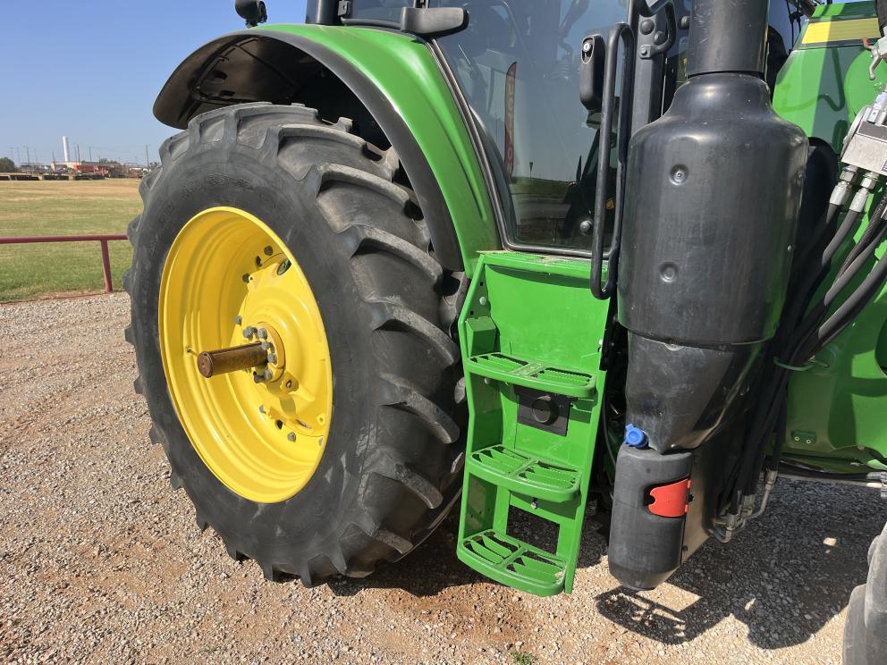 Image for 2022 John Deere 6155M