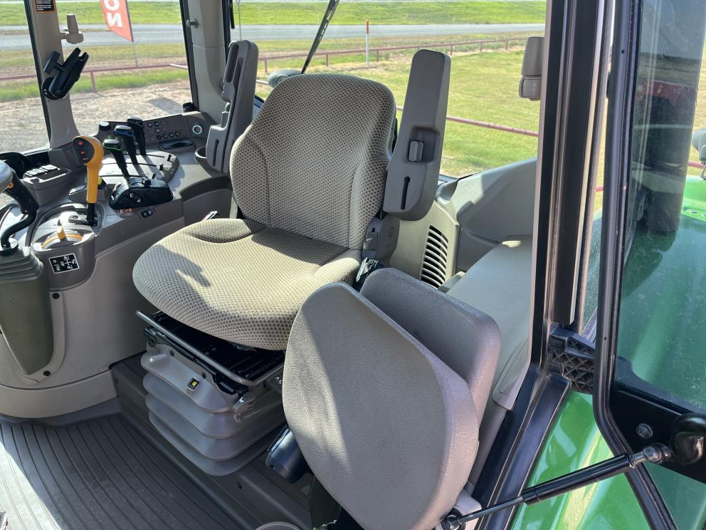 Image for 2022 John Deere 6155M