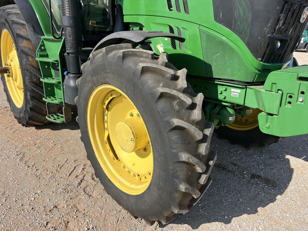Image for 2014 John Deere 6210R