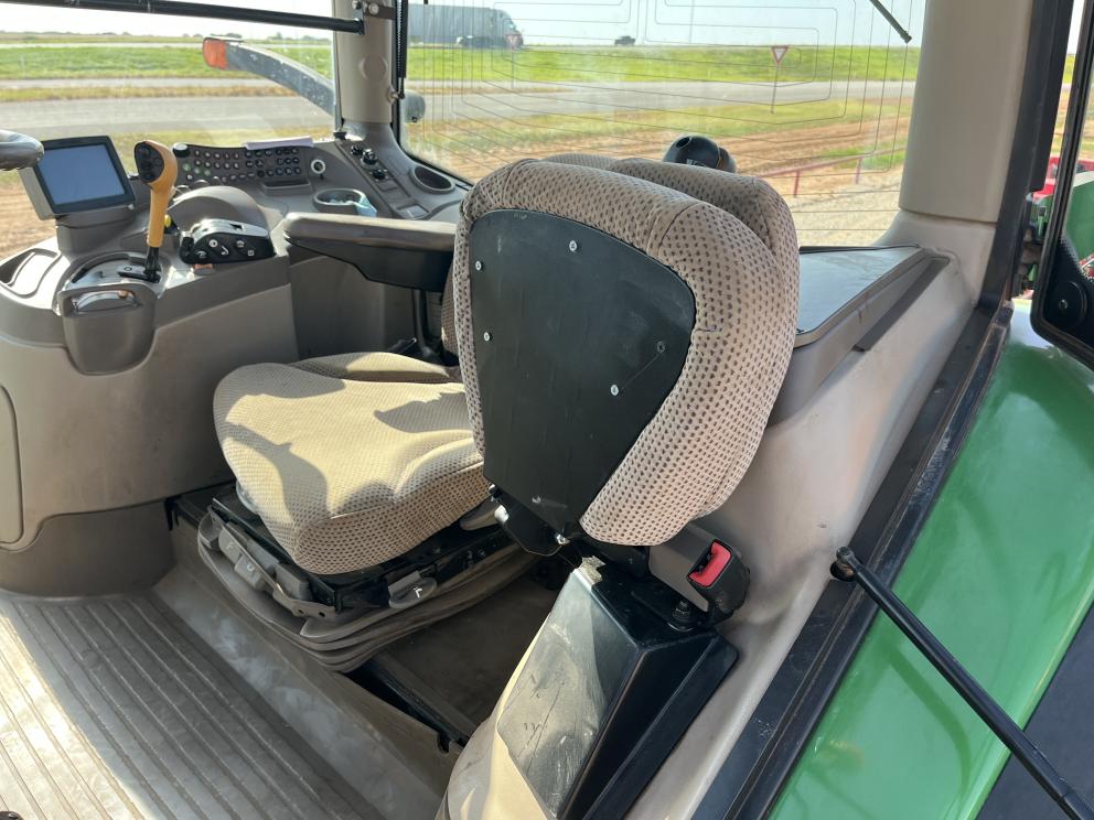 Image for 2014 John Deere 6210R
