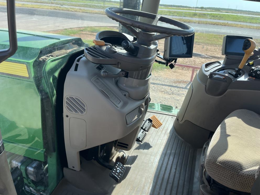 Image for 2014 John Deere 6210R