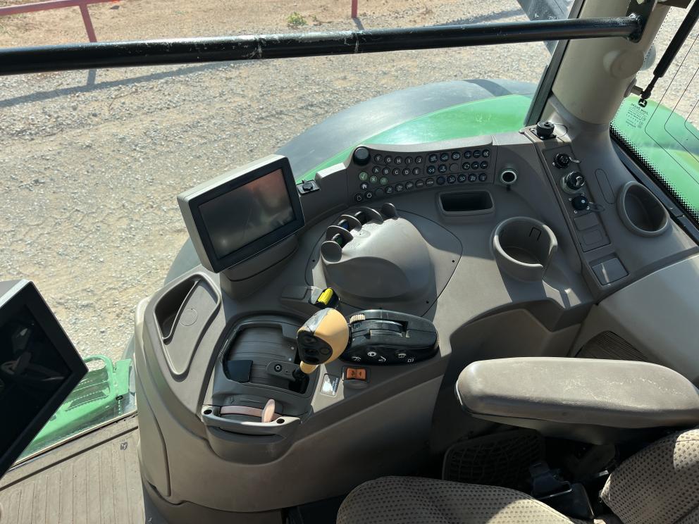 Image for 2014 John Deere 6210R