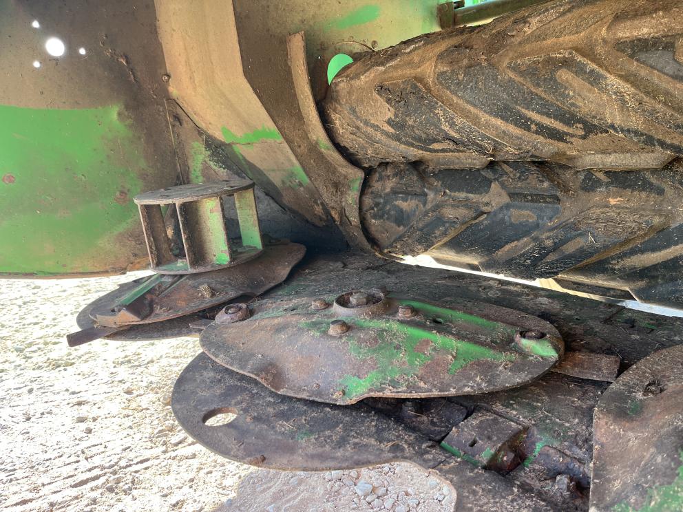 Image for 2000 John Deere 925