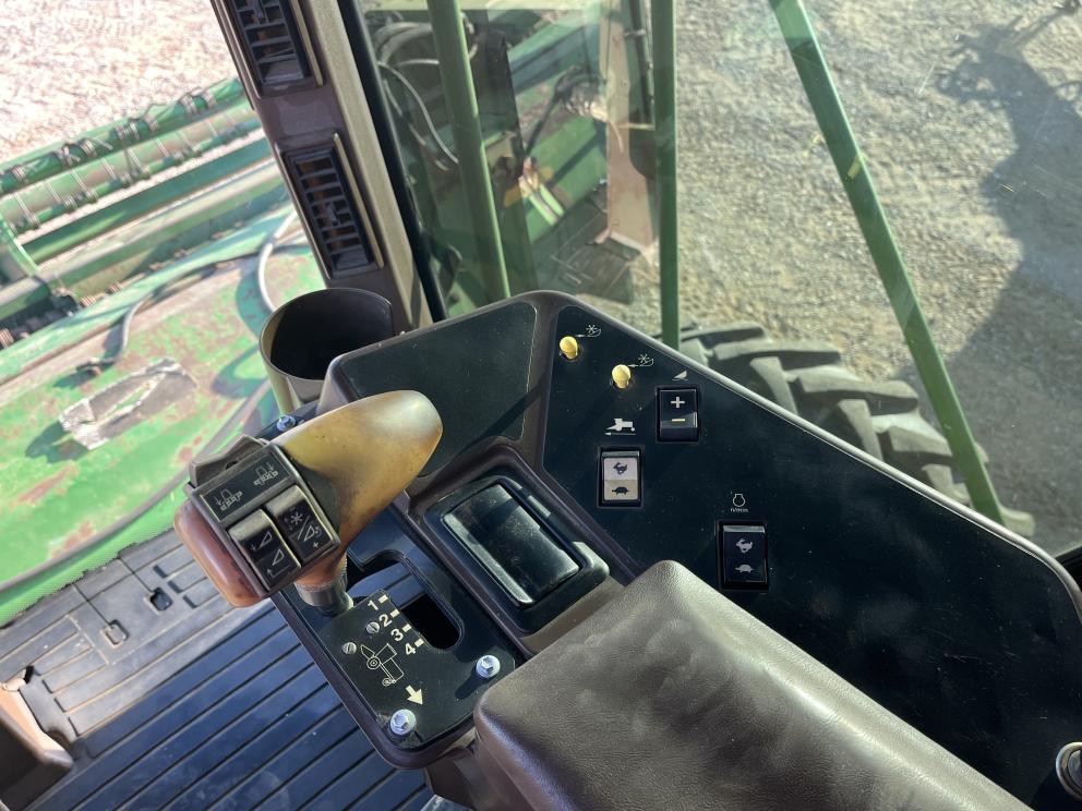 Image for 2000 John Deere 4890