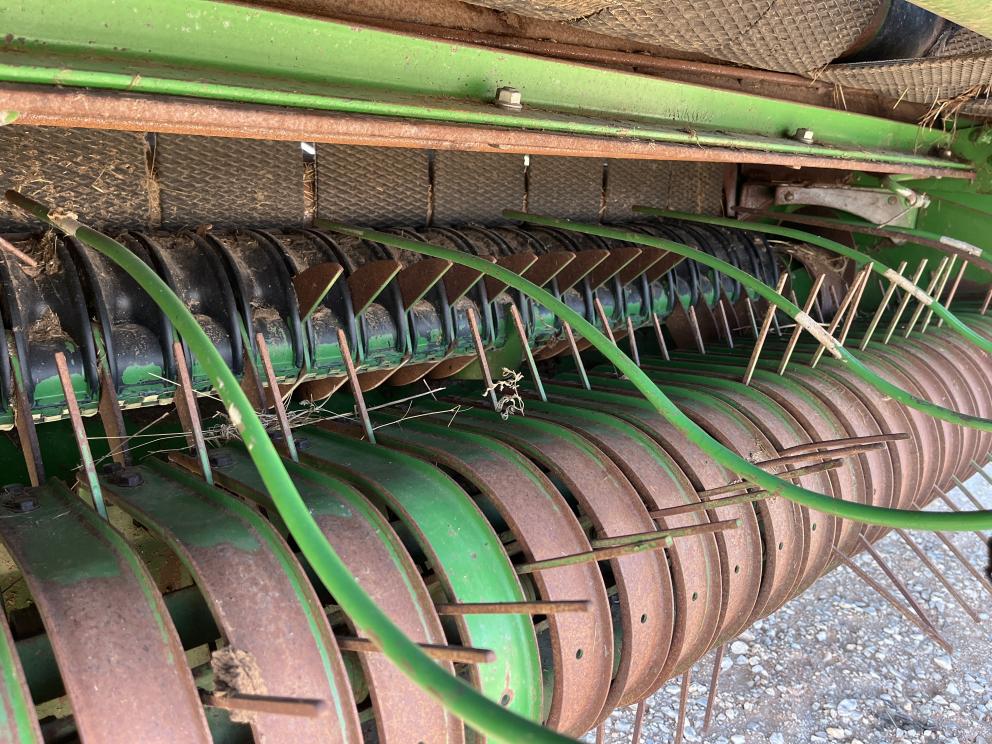 Image for 2001 John Deere 567