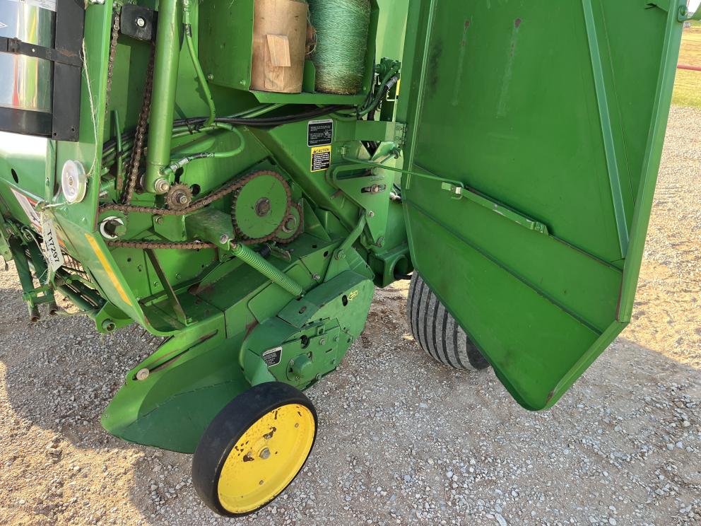 Image for 2001 John Deere 567