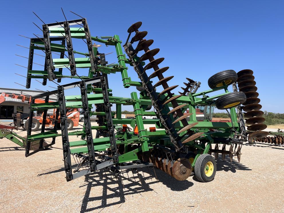 Image for 2004 John Deere 637
