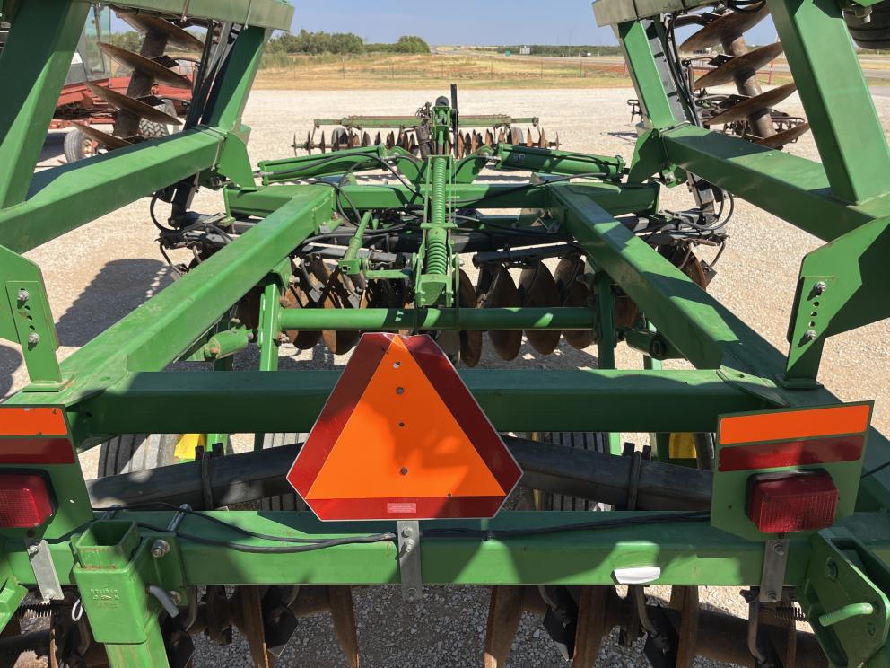 Image for 2004 John Deere 637